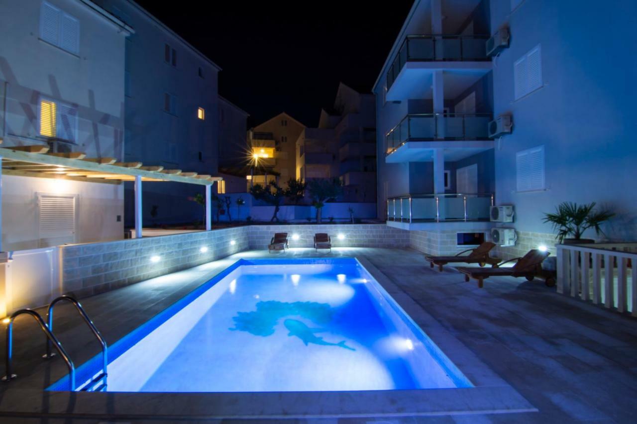 Apartments Sara Bol Exterior photo