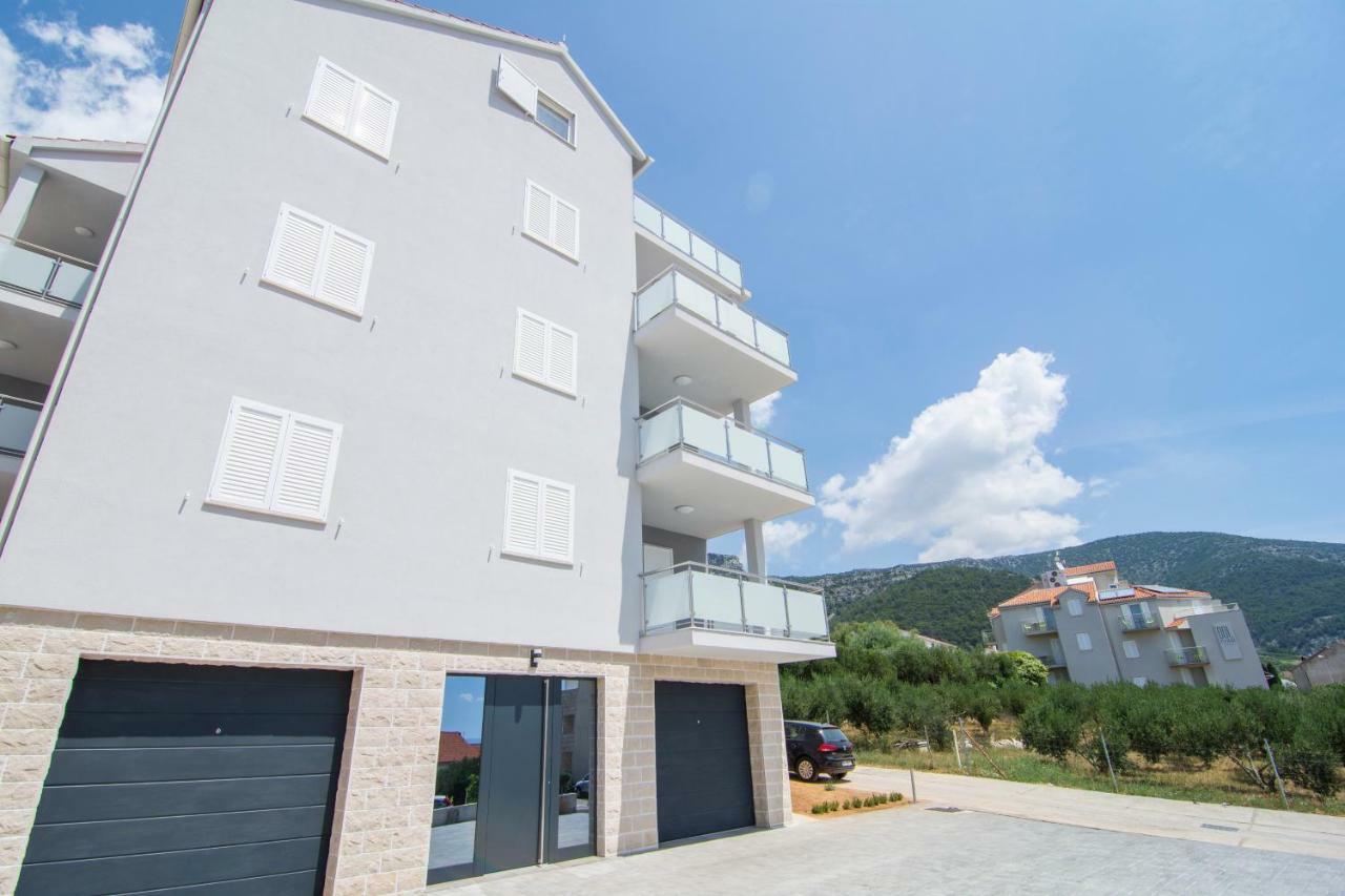 Apartments Sara Bol Exterior photo